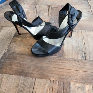Side bow strappy stiletto sandal